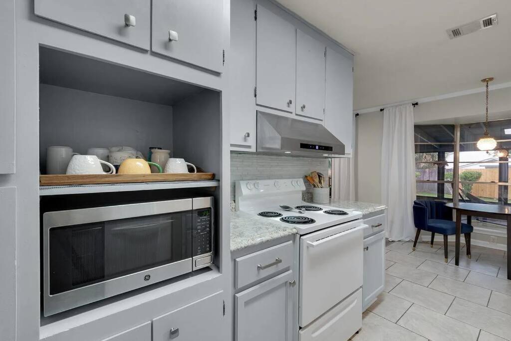 Quiet Relaxing Home - Close To Downtown & Beach 4Br-2Bt Πενσακόλα Εξωτερικό φωτογραφία